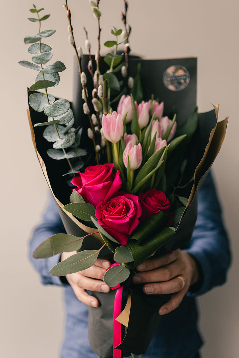 Bouquet de roses et tulipes
