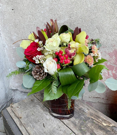 Noël dans un vase chosen by professional montreal floriste