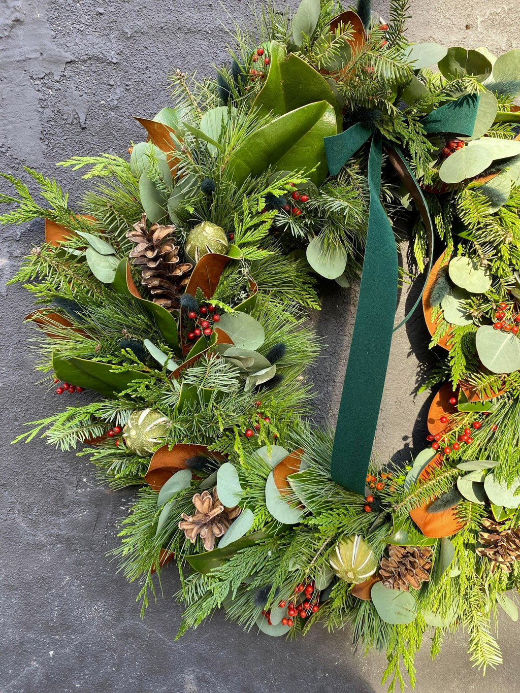 Couronne festive d'hiver chosen by professional montreal floriste