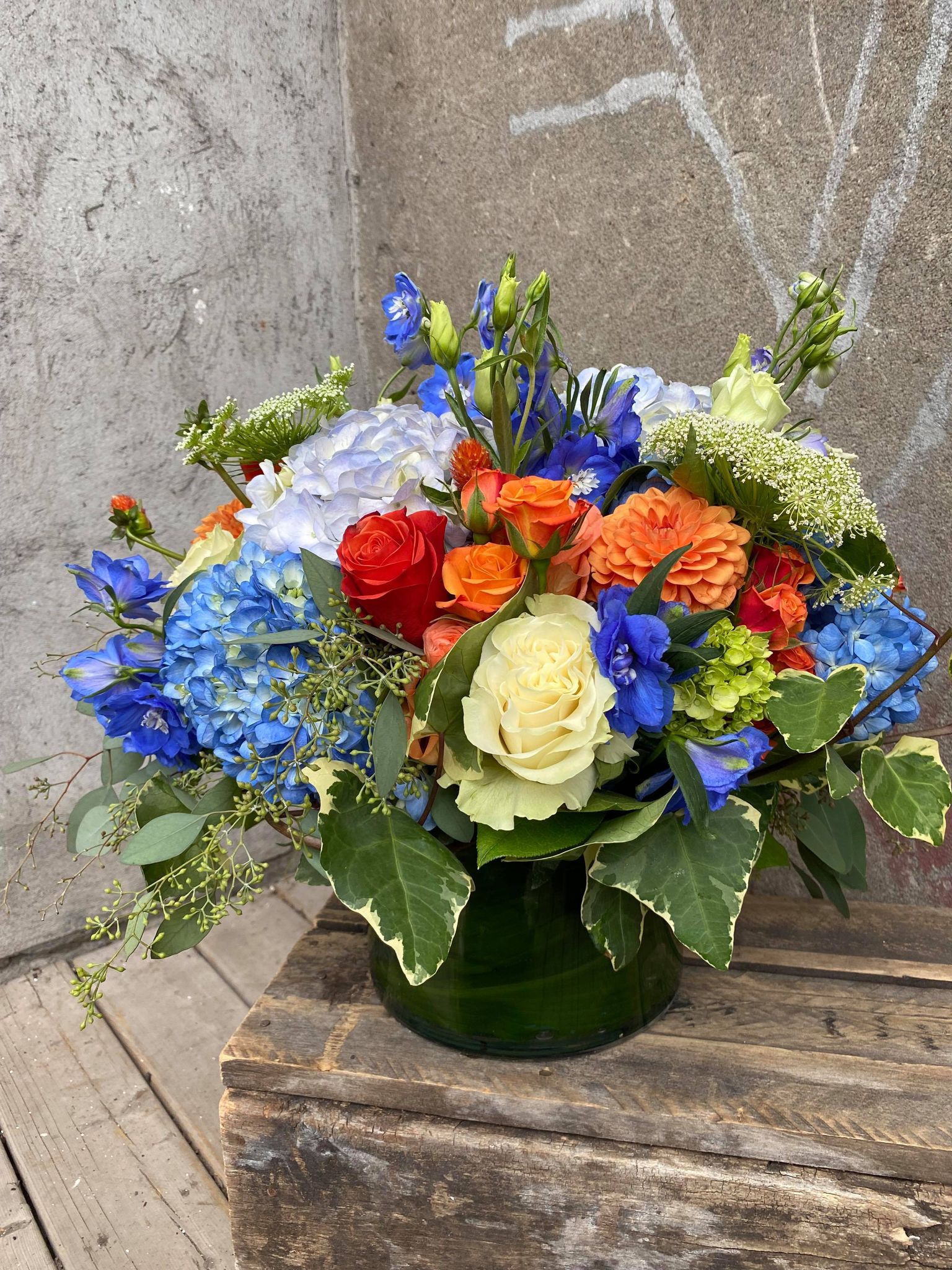 Flamboyant bleu chosen by professional montreal floriste