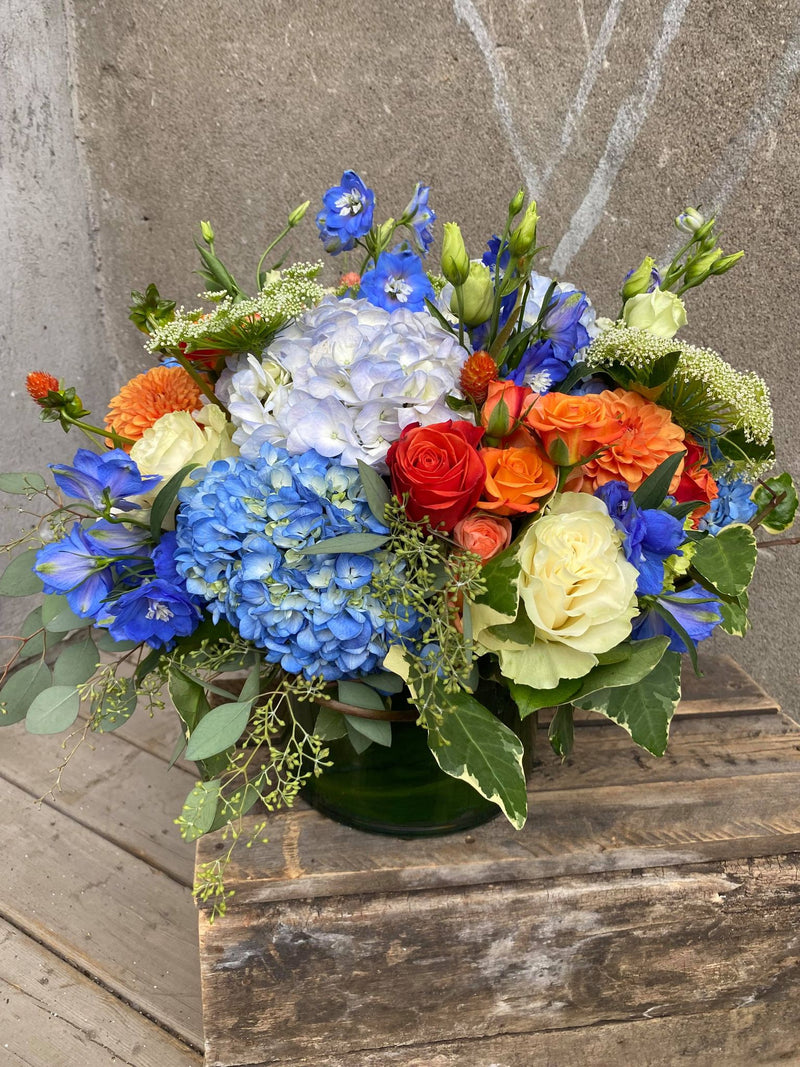 Flamboyant bleu chosen by professional montreal floriste