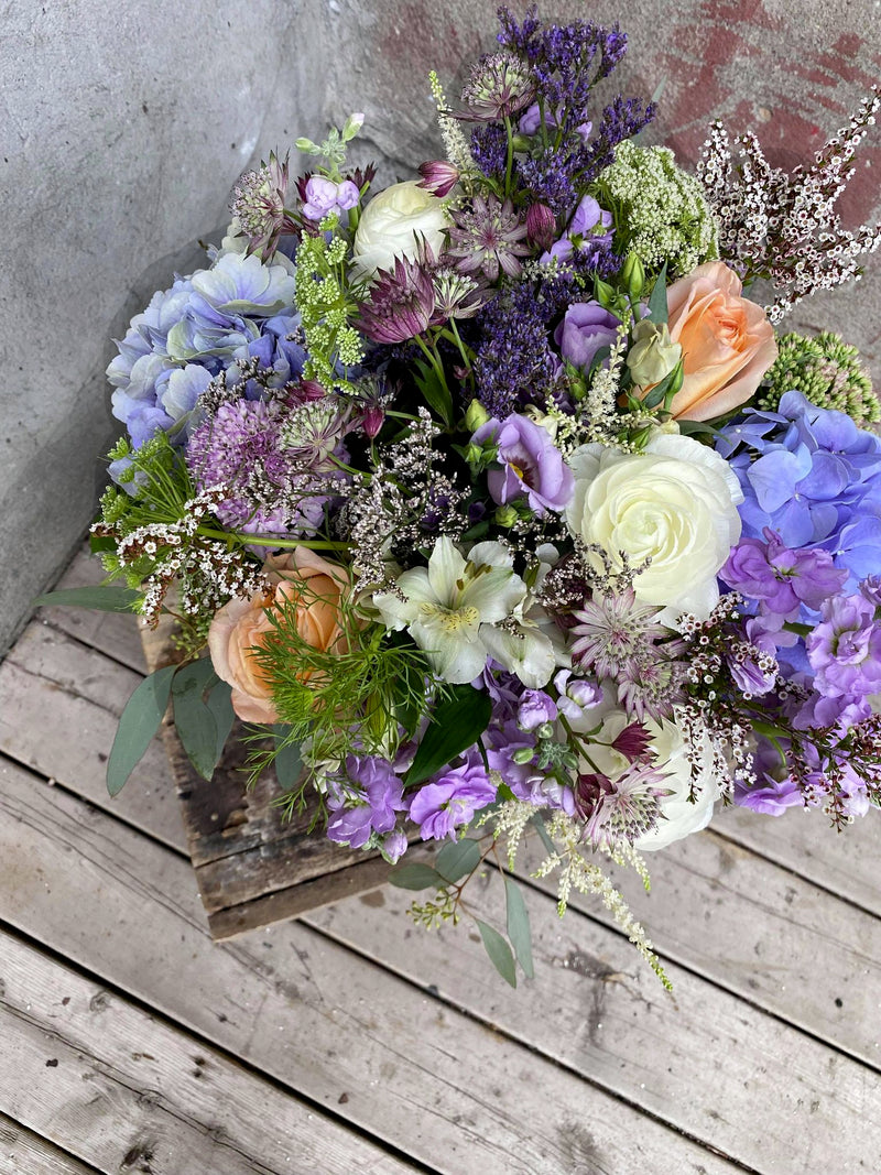 A flower arrangement chosen and designed by professional montreal floriste